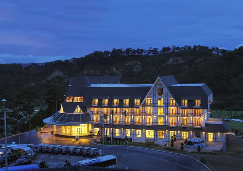 Sacom Tuyen Lam Resort