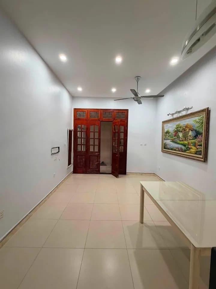 Cho thuê nhà nguyên căn 4 tầng 37,7m2 tại Hai Bà Trưng, Hà Nội