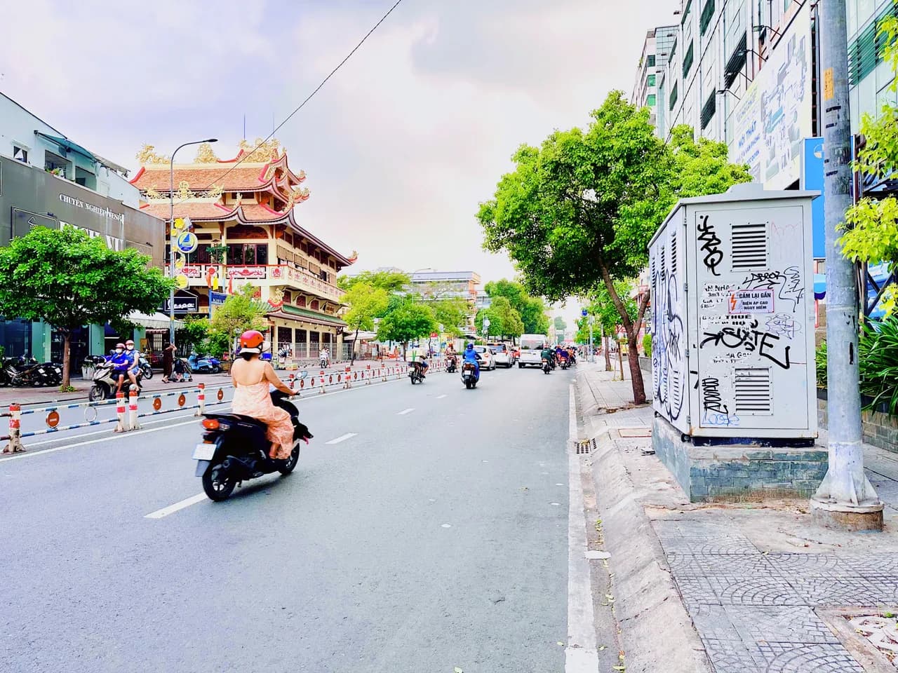 Cho thuê nhà mặt tiền 4.5x17m 5 tầng tại Khánh Hội, TP. Hồ Chí Minh