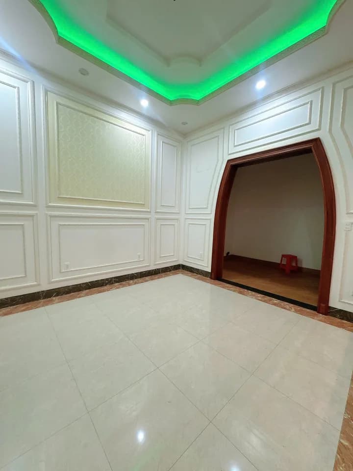 Cho thuê villa 1 trệt 3 lầu có 7 phòng ngủ tại Phú Tân, Bến Tre