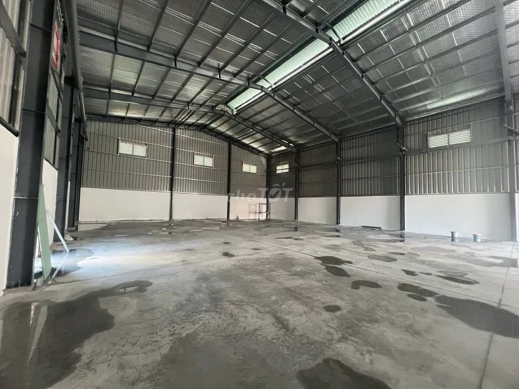 Cho thuê xưởng 1.111m2 mặt tiền kinh doanh xe công tại Đông Hòa, Bình