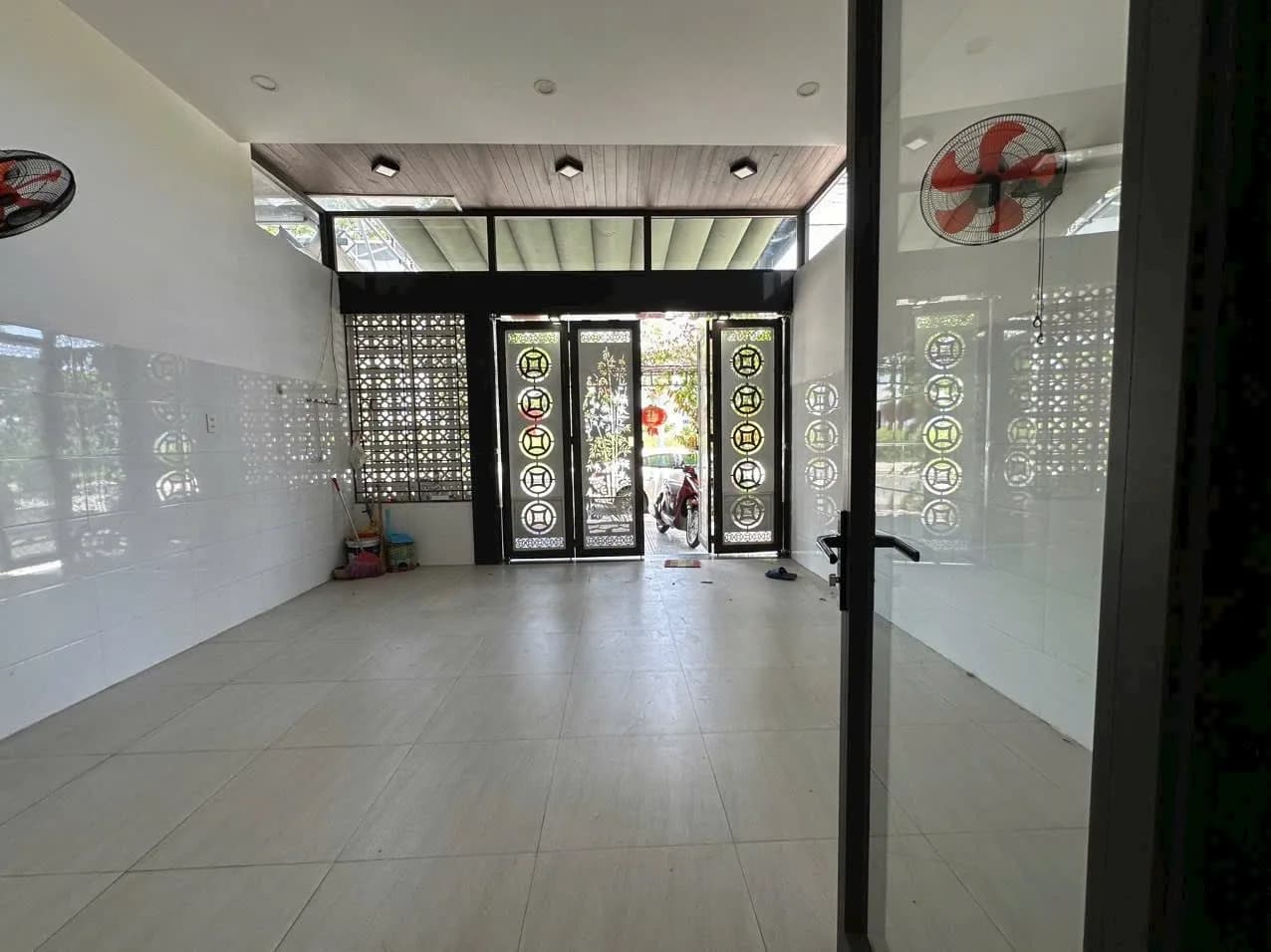 Cho thuê nhà mặt tiền 100m2 tại Hòa Xuân, Đà Nẵng