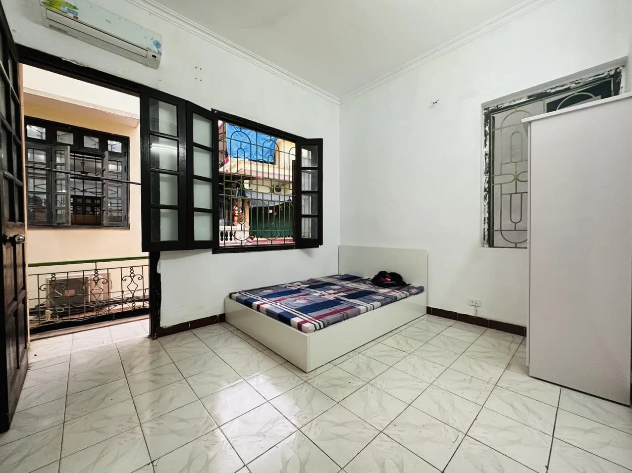 Cho thuê phòng trọ giá rẻ 24m2 tại Dịch Vọng, Hà Nội