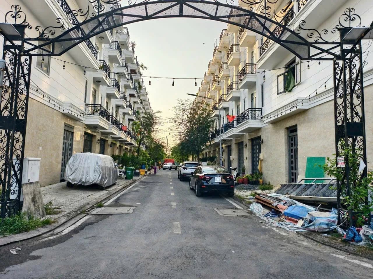Ngợp bank xả lỗ nhà phố 5 tầng 60m2 tại An Phú Đông, TP. Hồ Chí Minh
