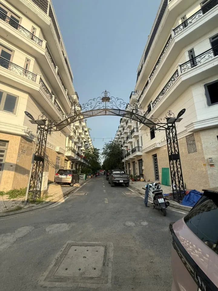 Bán gấp nhà góc 2 mặt tiền 51m2 tại An Phú Đông, TP. Hồ Chí Minh