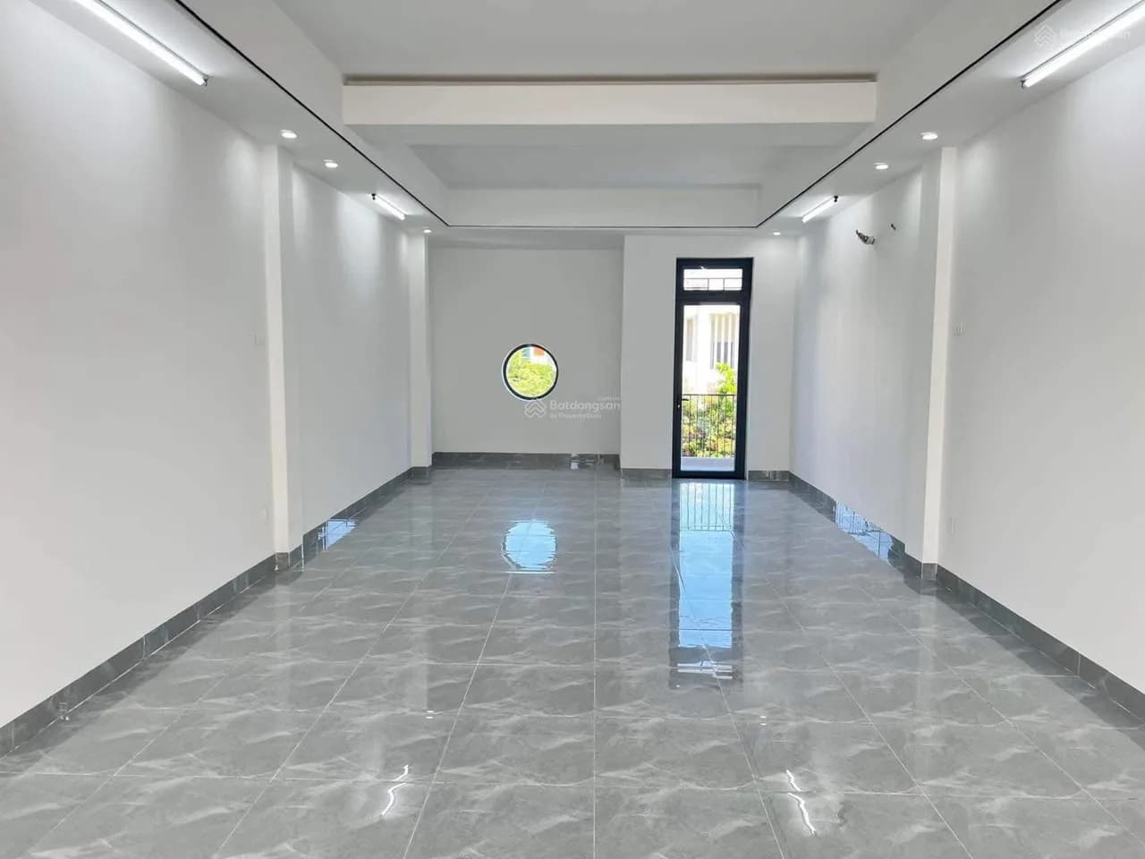 Cho thuê nhà 3 tầng mặt tiền Lê Quảng Chí, Hòa Xuân, Đà Nẵng