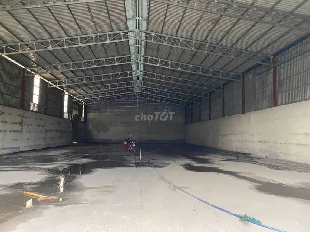Cho thuê kho, nhà xưởng 700m2 tại Khánh Bình, Bình Dương