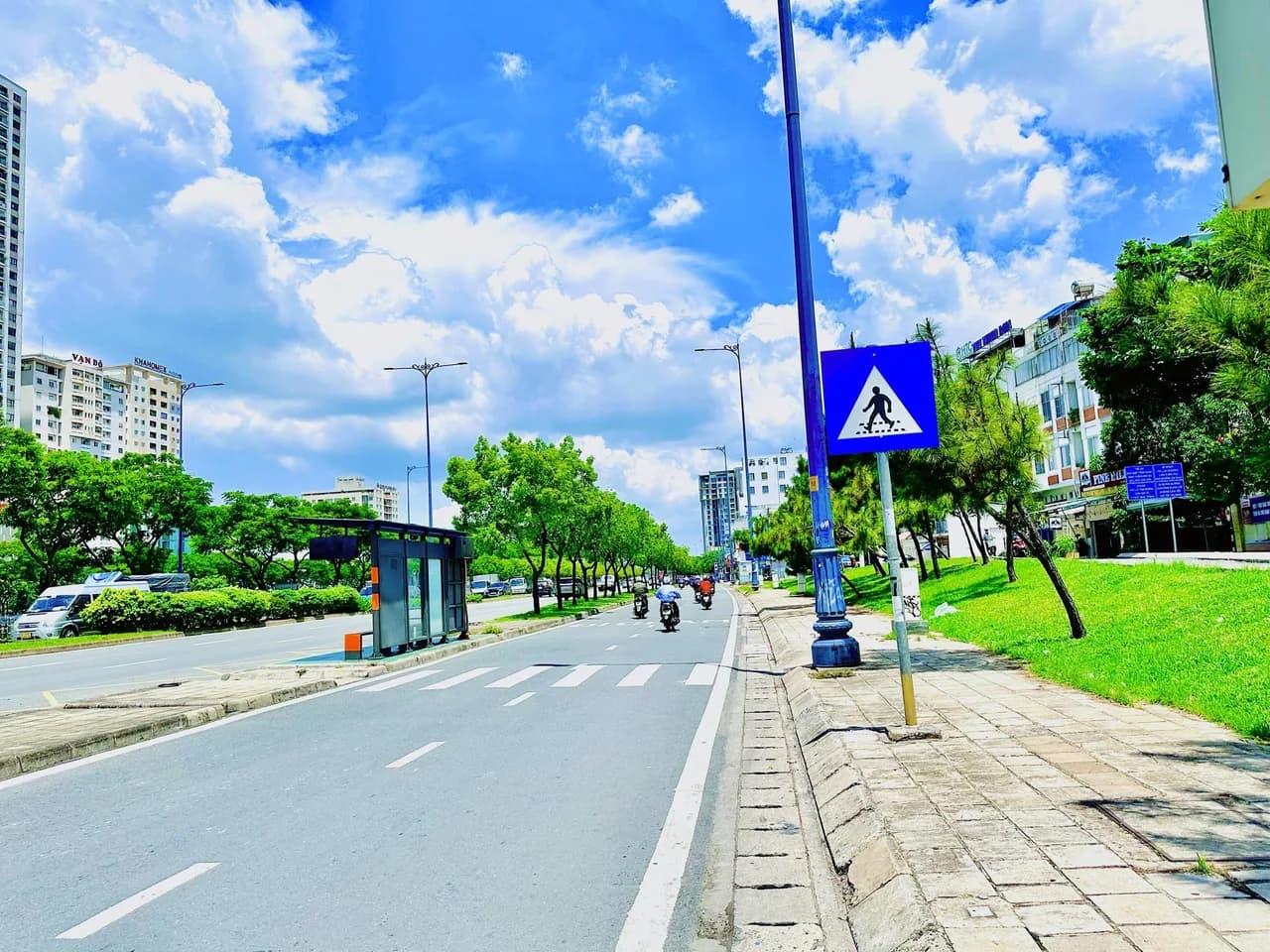 Cho thuê nhà mặt tiền 14x27m 4 tầng tại Cầu Ông Lãnh, TP. Hồ Chí Minh