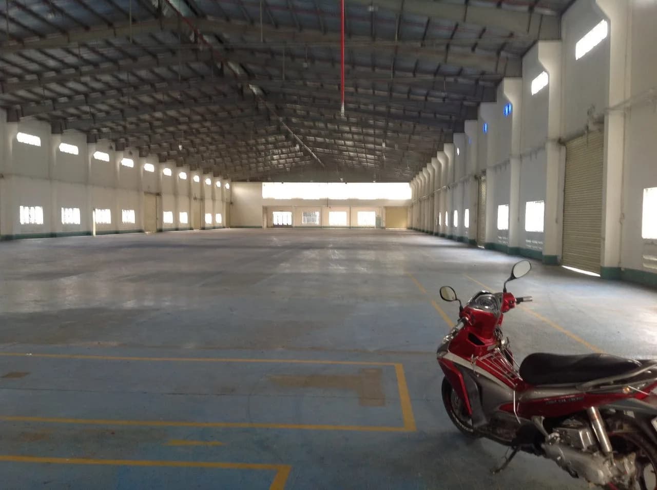 Cho thuê nhà xưởng 2700m2 mặt đường Quốc Lộ 1 tại An Phú Đông, TP. Hồ
