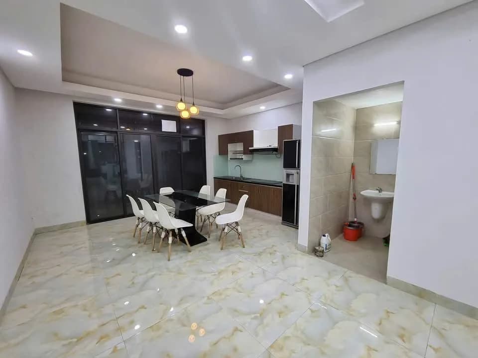 Cho thuê nhà 4 tầng 100m2 tại Hòa Cường, Đà Nẵng