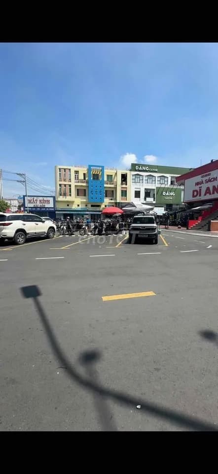 Cho thuê căn nhà góc 3 mặt tiền 100m2 tại Dĩ An, TP. Hồ Chí Minh