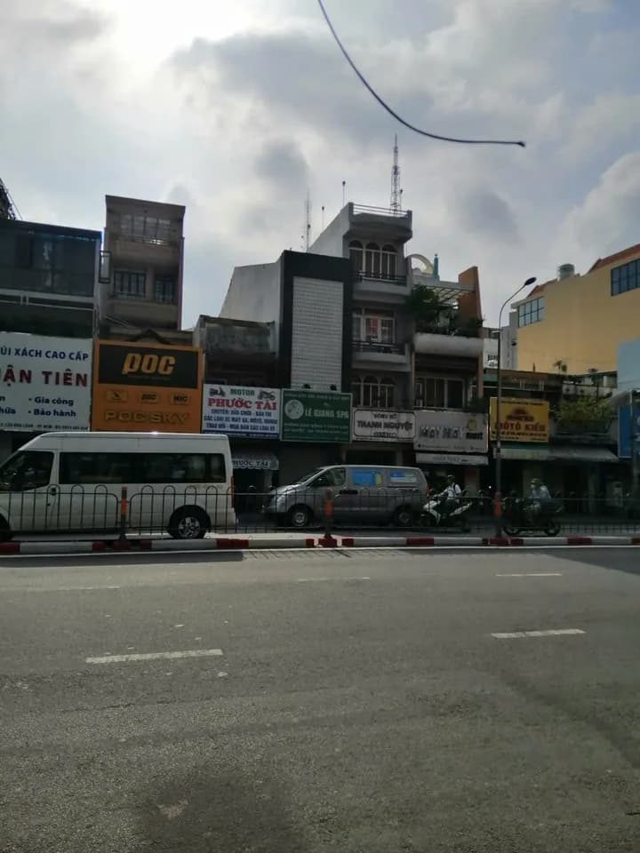 Cho thuê nhà phố 1 trệt 2 lầu tại Cầu Ông Lãnh, TP. Hồ Chí Minh