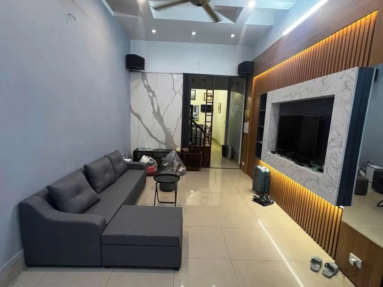 Cho thuê nhà nguyên căn 3 tầng 50m2 4PN tại Kim Liên, Hà Nội