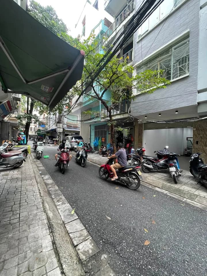 Cho thuê nhà 40m2 4 tầng tại Hai Bà Trưng, Hà Nội